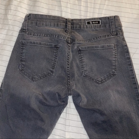 2 different pairs of size 3 / 26 skinny ankle jeans with unique design details - Picture 9 of 10